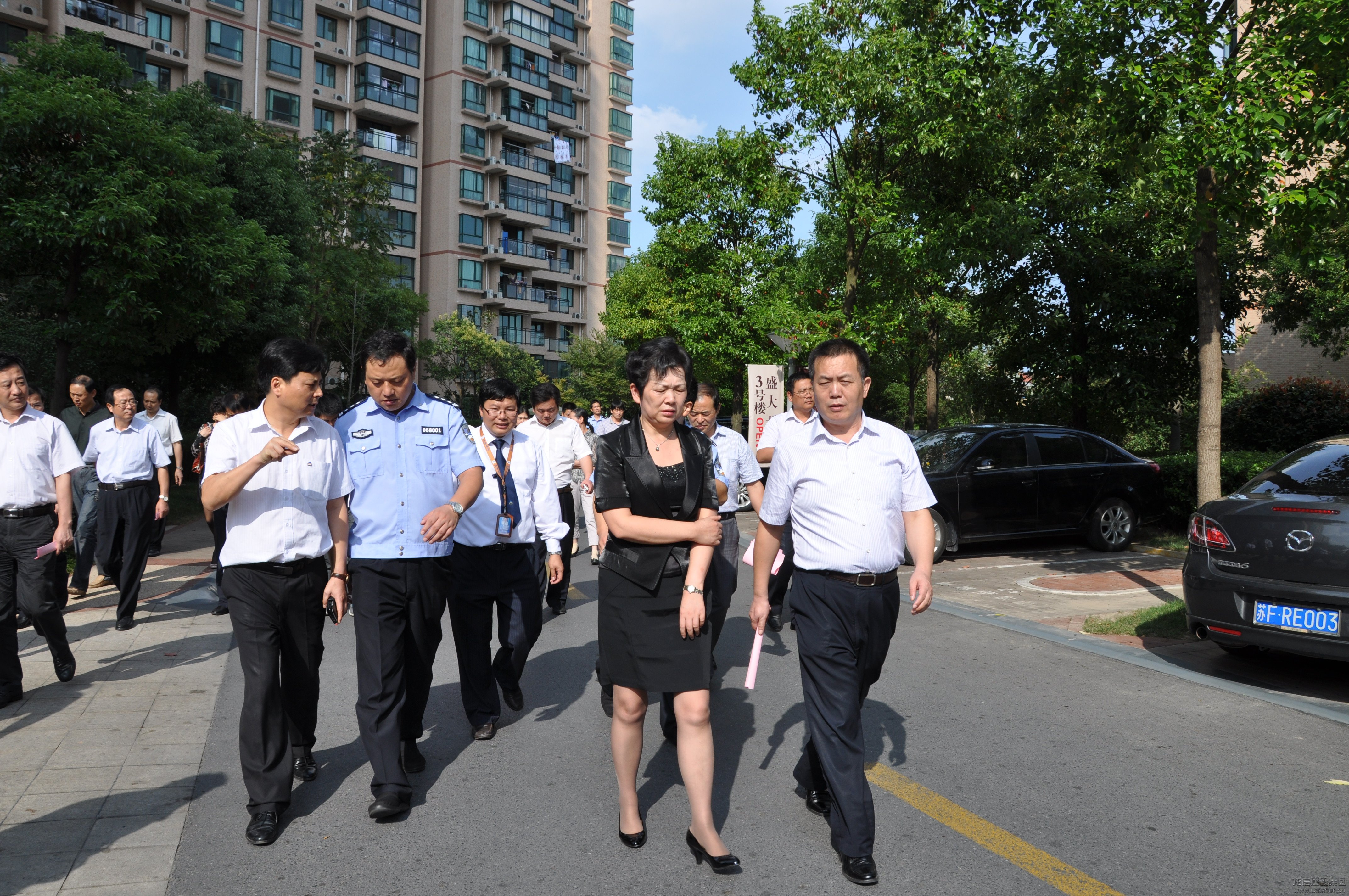 人大副主任肖振时等向导到海门《运杰·龙馨园》小区旅行智能化系统_优惠活动办理大厅有限公司-衡宇修建工程总承包|全装修品牌向导者|国家住宅工业化基地